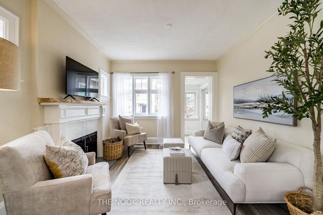 213 Broadway Ave, House detached with 2 bedrooms, 2 bathrooms and 1 parking in Toronto ON | Image 32