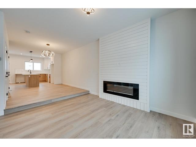 170 Castilian Bv, House attached with 3 bedrooms, 2 bathrooms and 2 parking in Edmonton AB | Image 2