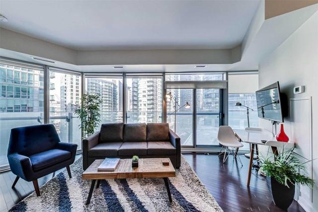 507 - 12 York St, Condo with 2 bedrooms, 2 bathrooms and 1 parking in Toronto ON | Image 8
