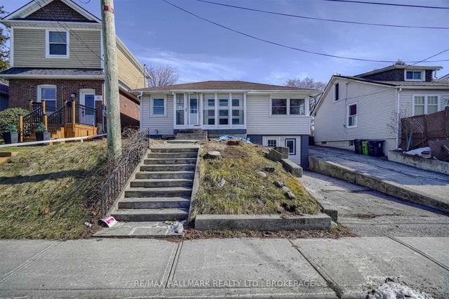 15 a Medford Ave, House semidetached with 3 bedrooms, 3 bathrooms and 4 parking in Toronto ON | Image 1