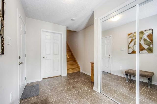 1061 Haxton Hts, House attached with 2 bedrooms, 2 bathrooms and 1 parking in Milton ON | Image 4