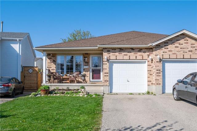 a - 201 Springfield Crescent, House semidetached with 3 bedrooms, 2 bathrooms and 3 parking in Waterloo ON | Image 1