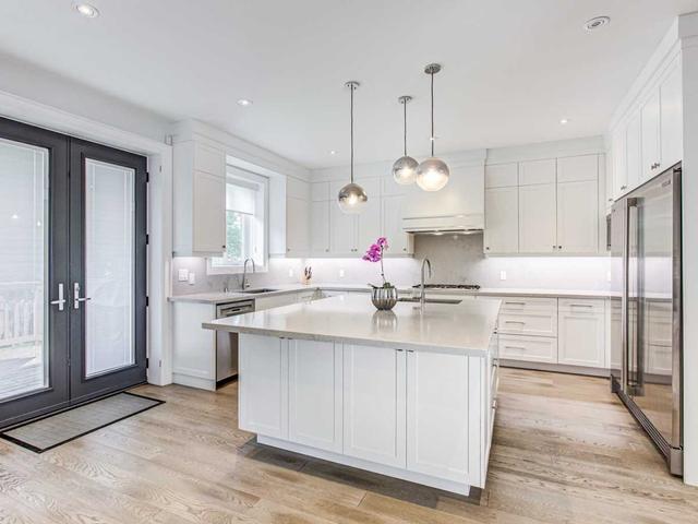 82 Regina Ave, House detached with 6 bedrooms, 6 bathrooms and 3 parking in Toronto ON | Image 2