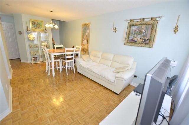 96 - 151 Townsgate Dr, Townhouse with 3 bedrooms, 3 bathrooms and 31 parking in Vaughan ON | Image 3