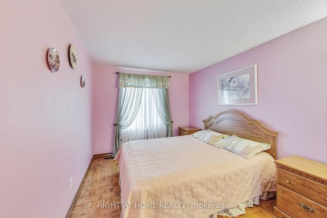 49 Harnworth Dr, House attached with 3 bedrooms, 2 bathrooms and 4 parking in Toronto ON | Image 16