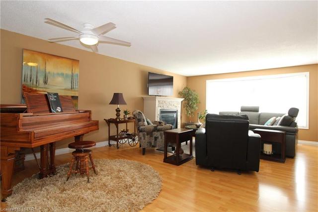 334 Wyldwood Lane, House detached with 2 bedrooms, 2 bathrooms and 2 parking in South Huron ON | Image 2