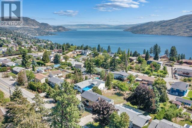 4863 Princeton Avenue, House detached with 4 bedrooms, 2 bathrooms and 4 parking in Peachland BC | Image 8