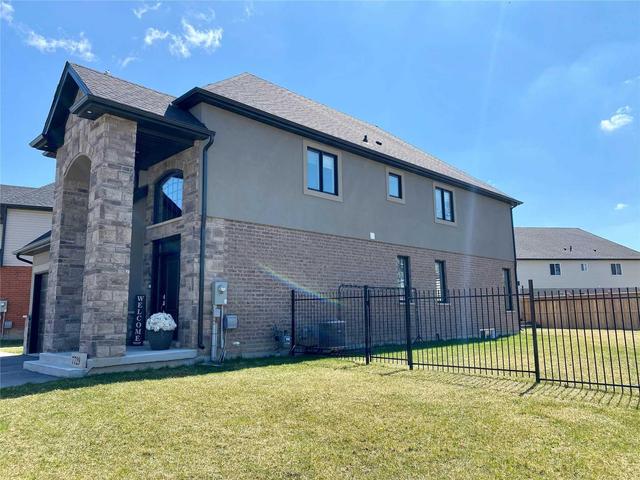 7729 Coulson Ave, House detached with 4 bedrooms, 4 bathrooms and 8 parking in Niagara Falls ON | Image 2