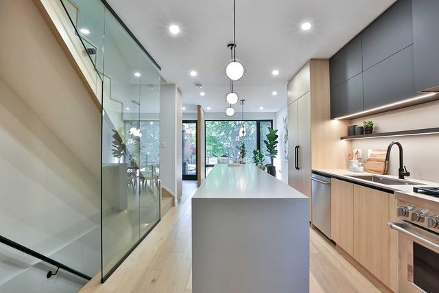 701 Shaw St, House semidetached with 4 bedrooms, 5 bathrooms and 2 parking in Toronto ON | Image 40