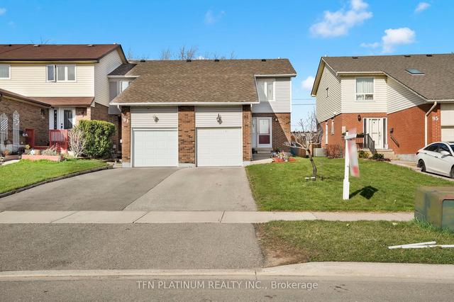 93 Kingswood Dr W, House attached with 3 bedrooms, 2 bathrooms and 3 parking in Brampton ON | Image 1