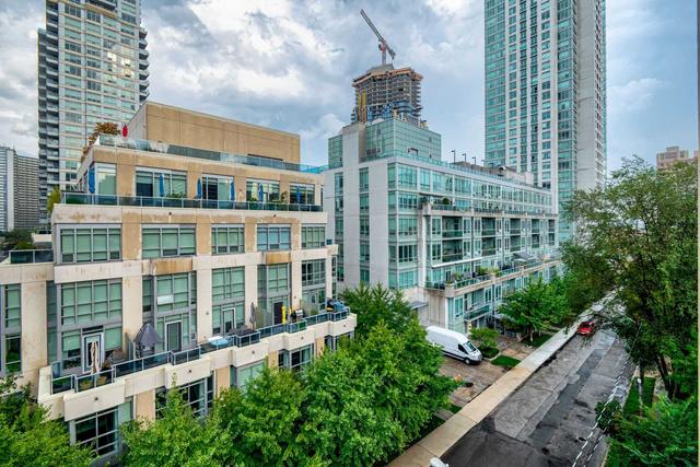 501 - 10 Wellesley Pl, Condo with 1 bedrooms, 1 bathrooms and 0 parking in Toronto ON | Image 13