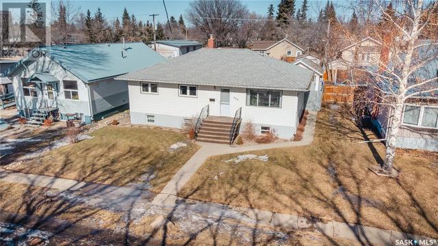 206 Macleod Avenue E, House detached with 4 bedrooms, 2 bathrooms and null parking in Melfort SK | Image 1