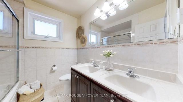 36 Portico Dr, House detached with 3 bedrooms, 2 bathrooms and 5 parking in Toronto ON | Image 9