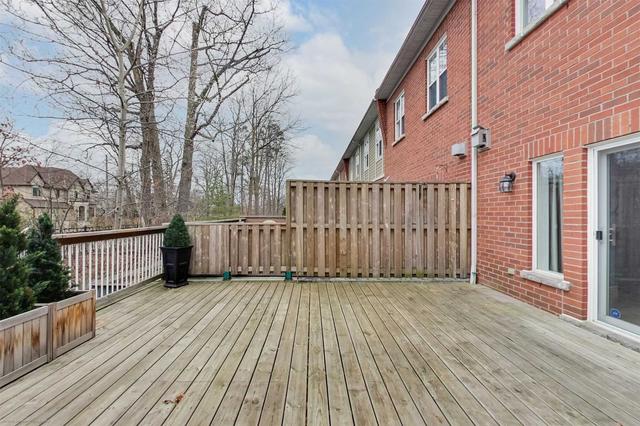 139 St Lawrence Dr, Townhouse with 3 bedrooms, 3 bathrooms and 2 parking in Mississauga ON | Image 9