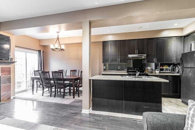 2411 Shadow Crt, House attached with 3 bedrooms, 3 bathrooms and 3 parking in Oakville ON | Image 3
