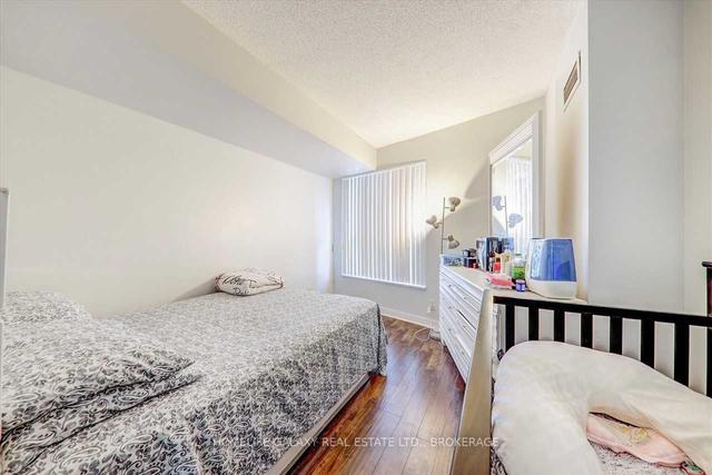 2603 - 38 Lee Center Dr, Condo with 2 bedrooms, 2 bathrooms and 1 parking in Toronto ON | Image 6