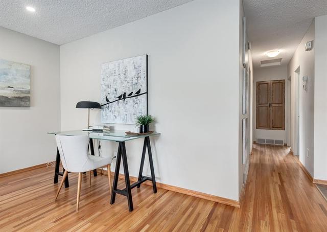 8203 7 Street Sw, House detached with 4 bedrooms, 2 bathrooms and 1 parking in Calgary AB | Image 10