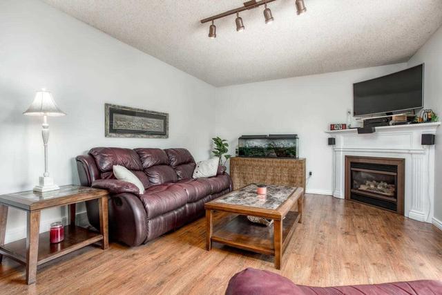 111 Pheasant Run Dr, House detached with 3 bedrooms, 2 bathrooms and 4 parking in Guelph ON | Image 9