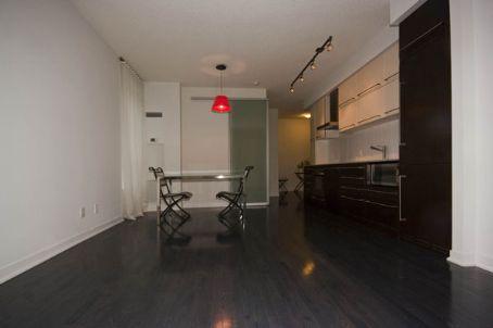 1006 - 770 Bay St, Condo with 2 bedrooms, 2 bathrooms and 1 parking in Toronto ON | Image 5