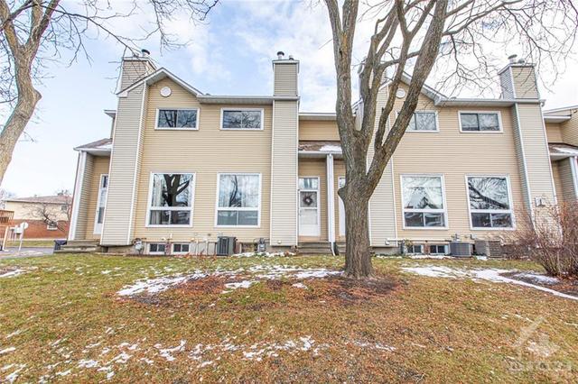 4 Esterlawn Private, Townhouse with 3 bedrooms, 2 bathrooms and 2 parking in Ottawa ON | Image 4