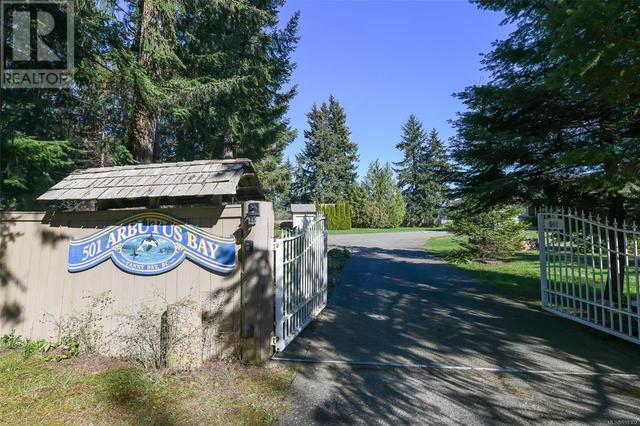 501 Arbutus Bay Rd, House detached with 3 bedrooms, 3 bathrooms and 10 parking in Comox Valley A BC | Image 1