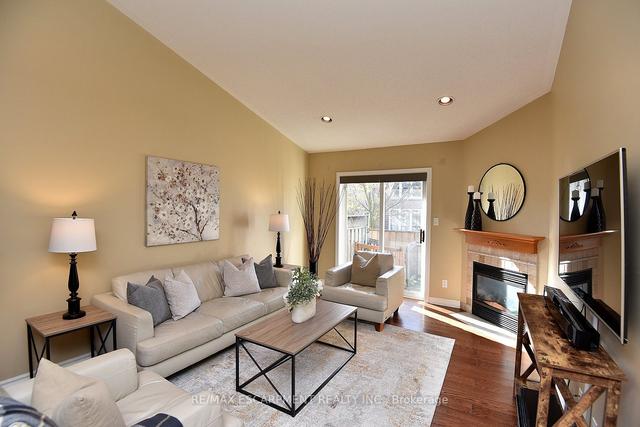 12 - 222 Fellowes Cres S, Townhouse with 2 bedrooms, 3 bathrooms and 1 parking in Hamilton ON | Image 5