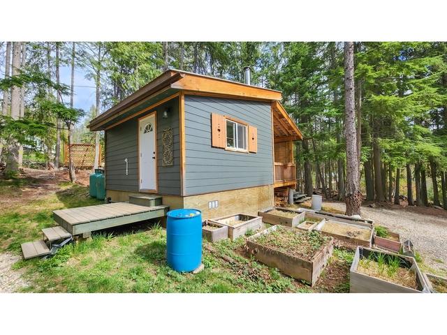 5745 Longbeach Road, House detached with 0 bedrooms, 0 bathrooms and 6 parking in Central Kootenay E BC | Image 3