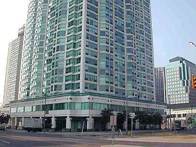 806 - 10 Yonge St, Condo with 1 bedrooms, 1 bathrooms and 1 parking in Toronto ON | Image 1