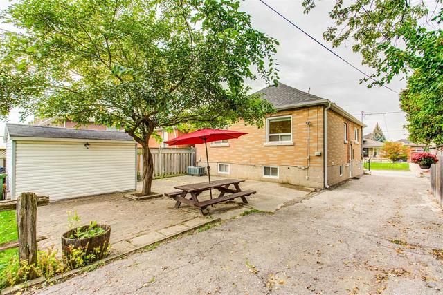 865 Glencairn Ave, House detached with 2 bedrooms, 2 bathrooms and 5 parking in Toronto ON | Image 27