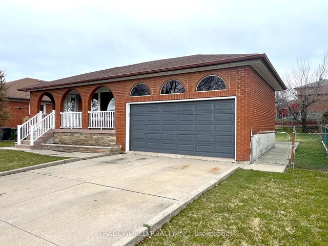 122 Honeywood Rd, House detached with 3 bedrooms, 2 bathrooms and 4 parking in Toronto ON | Image 12
