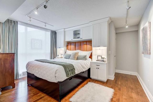 412 - 208 Queens Quay W, Condo with 2 bedrooms, 2 bathrooms and 1 parking in Toronto ON | Image 6