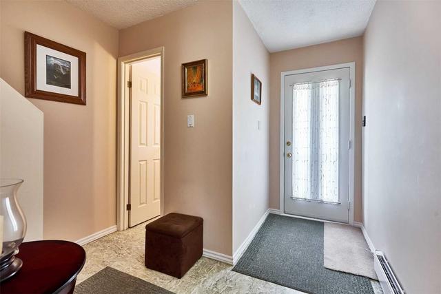11 Parker Cres, Townhouse with 3 bedrooms, 2 bathrooms and 2 parking in Ajax ON | Image 34