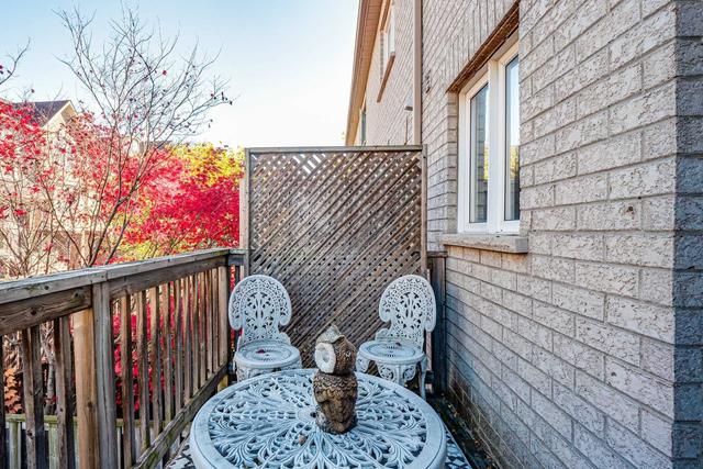 17 Rodeo Crt, House attached with 3 bedrooms, 3 bathrooms and 2 parking in Toronto ON | Image 11