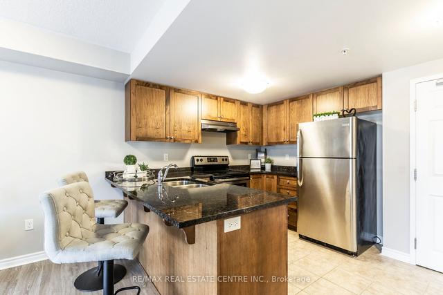 309 - 45 Kingsbury Sq, Condo with 2 bedrooms, 1 bathrooms and 1 parking in Guelph ON | Image 3