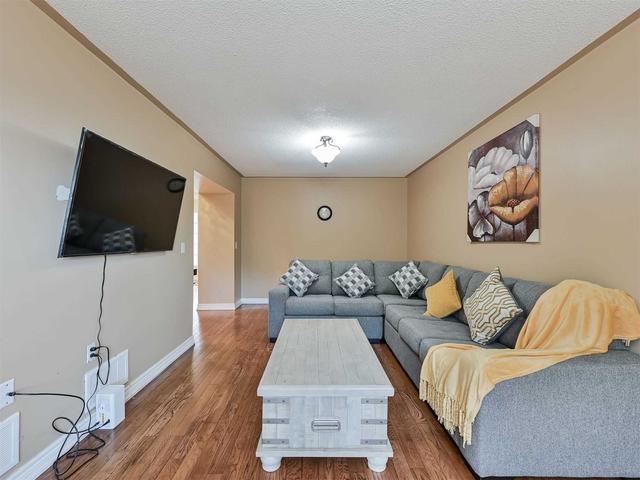 24 Lancewood Cres, Townhouse with 3 bedrooms, 4 bathrooms and 2 parking in Brampton ON | Image 2