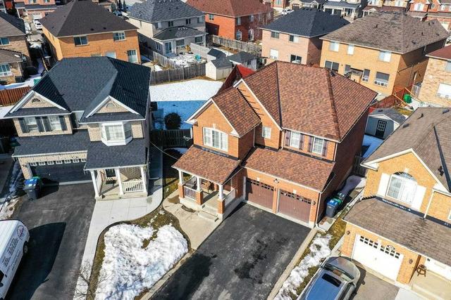 28 Magnificent Crt, House detached with 3 bedrooms, 4 bathrooms and 6 parking in Brampton ON | Image 12
