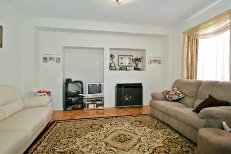 8 Nomad Cres, House detached with 4 bedrooms, 3 bathrooms and 4 parking in Brampton ON | Image 2