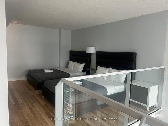 2808 - 15 Fort York Blvd, Condo with 2 bedrooms, 2 bathrooms and 1 parking in Toronto ON | Image 11