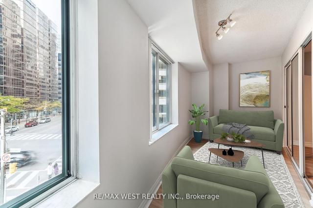 303 - 33 University Ave, Condo with 1 bedrooms, 2 bathrooms and 0 parking in Toronto ON | Image 11