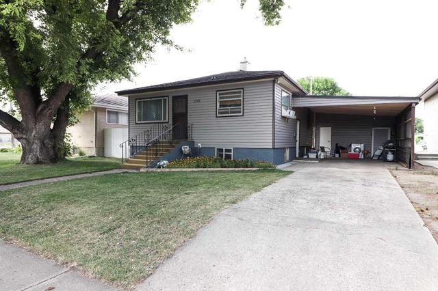 2266 15 Avenue Se, House detached with 3 bedrooms, 1 bathrooms and 3 parking in Medicine Hat AB | Image 1