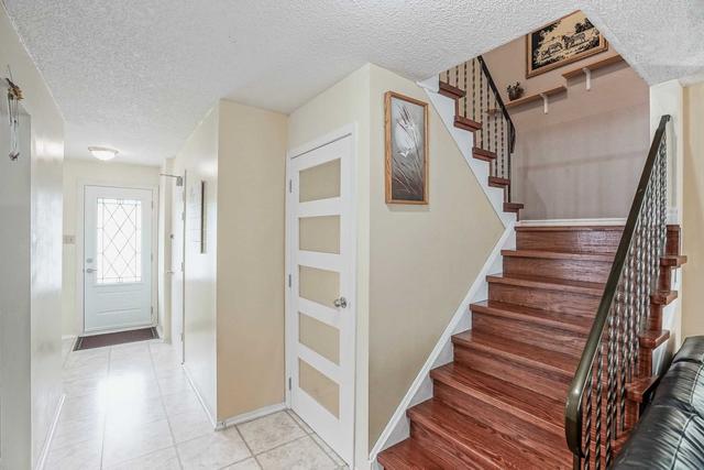 29 Junewood Cres, House detached with 4 bedrooms, 3 bathrooms and 3 parking in Brampton ON | Image 34