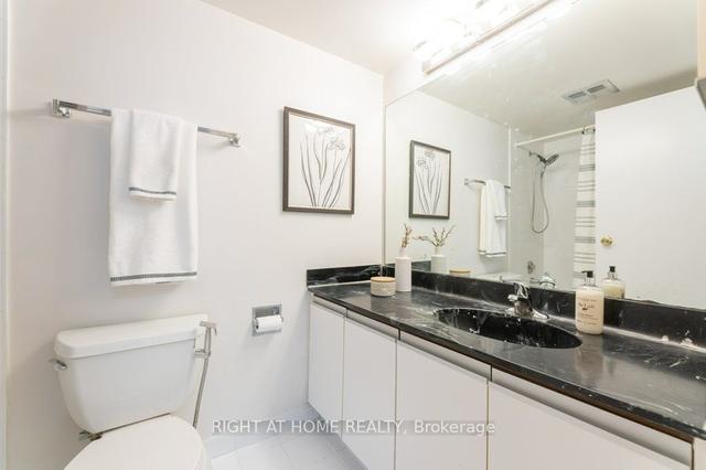 207 - 33 Elmhurst Ave, Condo with 2 bedrooms, 2 bathrooms and 1 parking in Toronto ON | Image 11