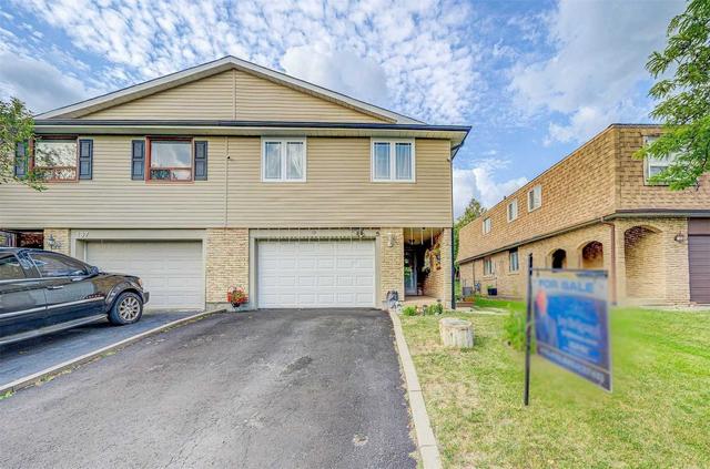139 Salisbury Circ, House semidetached with 3 bedrooms, 2 bathrooms and 4 parking in Brampton ON | Image 1