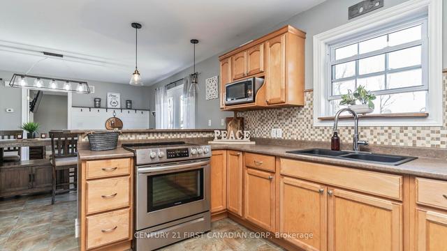 108 Main St, House detached with 2 bedrooms, 2 bathrooms and 12 parking in Southwest Middlesex ON | Image 3