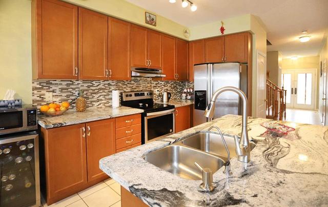 17 Lander Cres, House attached with 3 bedrooms, 4 bathrooms and 3 parking in Vaughan ON | Image 22