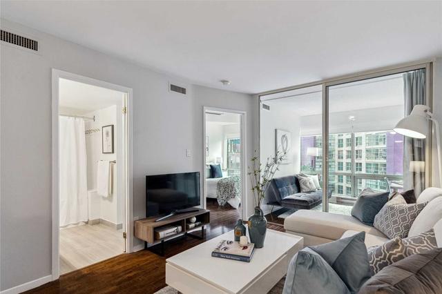 605 - 1001 Bay St, Condo with 1 bedrooms, 1 bathrooms and 0 parking in Toronto ON | Image 5