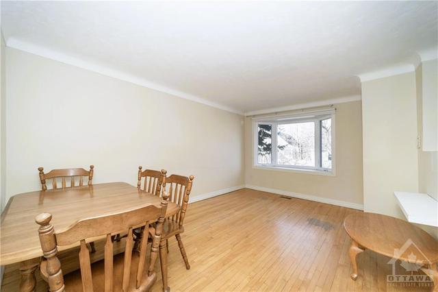 365 Larouche Street, Townhouse with 3 bedrooms, 1 bathrooms and null parking in Ottawa ON | Image 3