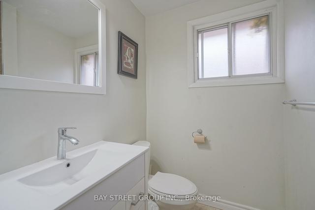 8 Iangrove Terr, House attached with 4 bedrooms, 2 bathrooms and 4 parking in Toronto ON | Image 10