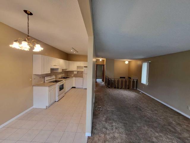 211 42 Avenue Sw, Home with 3 bedrooms, 1 bathrooms and 2 parking in Calgary AB | Image 7
