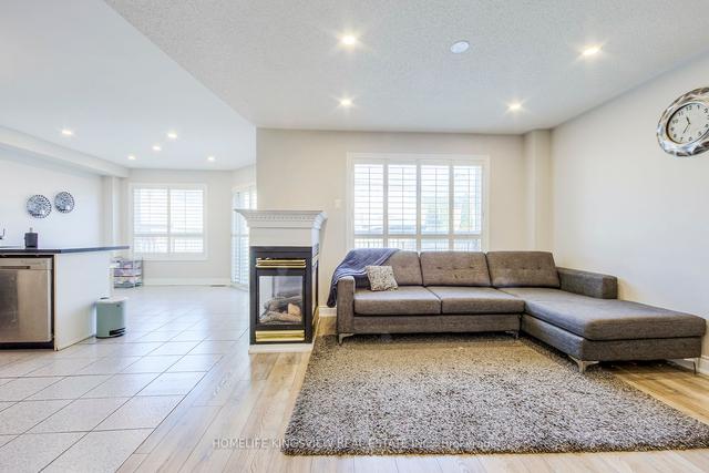 22 Windward Cres, House semidetached with 3 bedrooms, 4 bathrooms and 4 parking in Vaughan ON | Image 5
